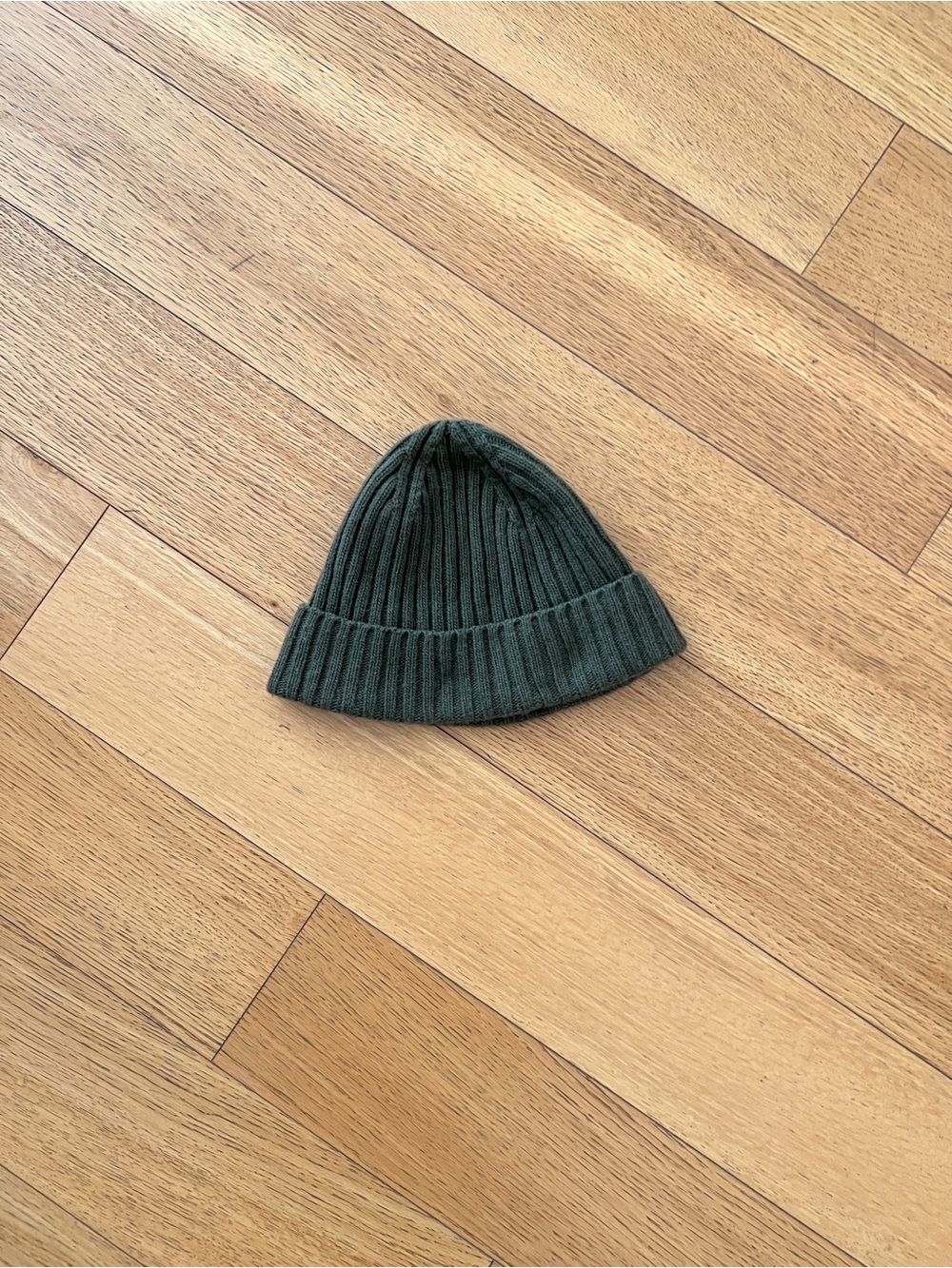 Officine Générale Classic Cashmere Ribbed Cuffed Beanie in Olive